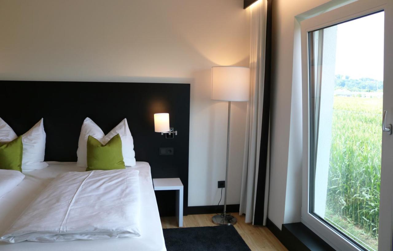 Me Hotel By Wmm Hotels Meitingen Dış mekan fotoğraf